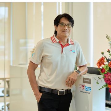คุณปรัชญา ปรียาชีวะ